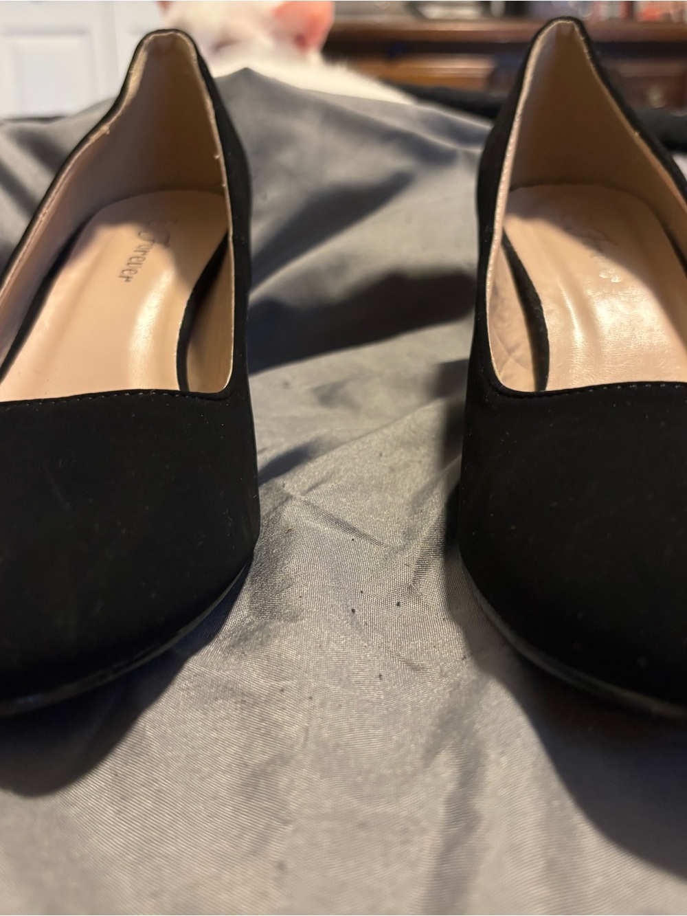 Classic Black Women's Suede Pumps - Sleek Everyday Heels
